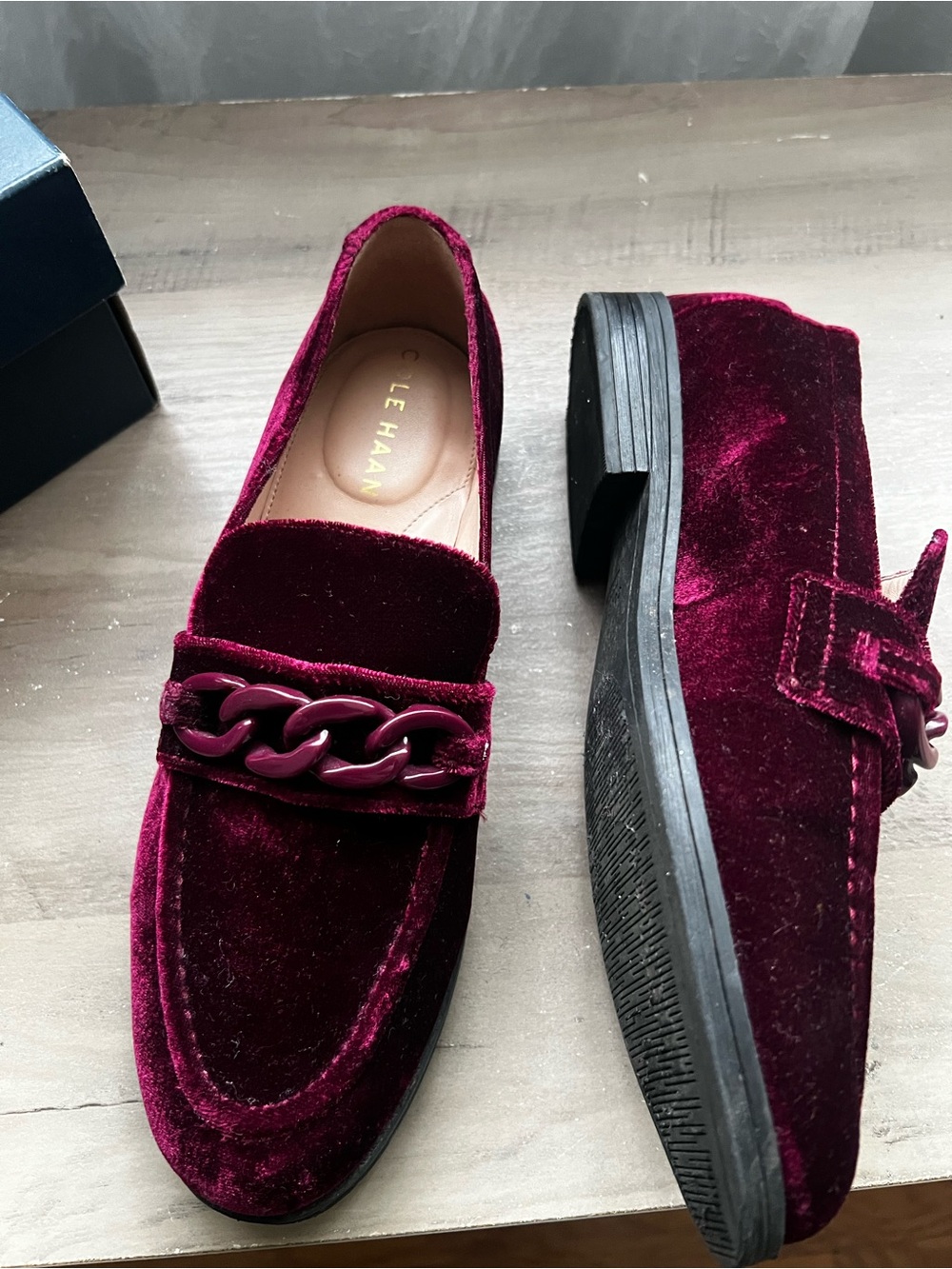 Cole Haan Women
Cordovan Velvet Stassi Chain
Loafers - Bordeaux